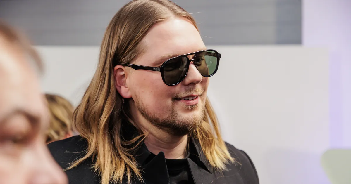 Estoni Kohver võttis raadioeetris päikeseprillid eest! «Teil on salakaamera, jah? Kurat!»