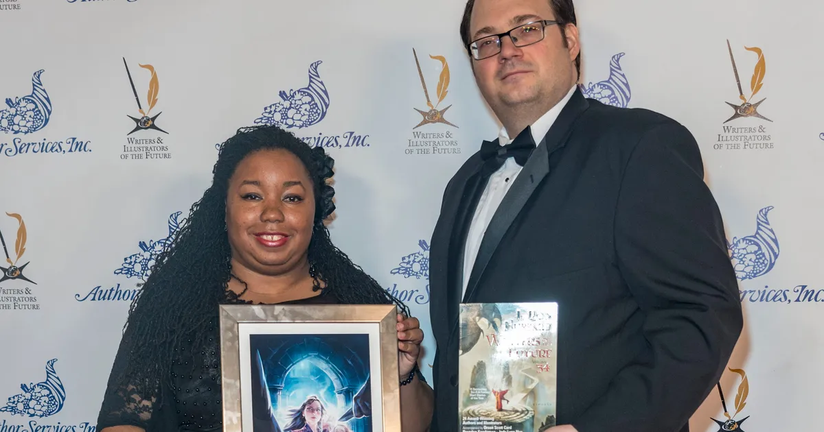 Raamatublogija soovitab: kui oled mahuka ja fantaasiaküllase raamatusarja otsingul, siis võta see jalamaid ette!