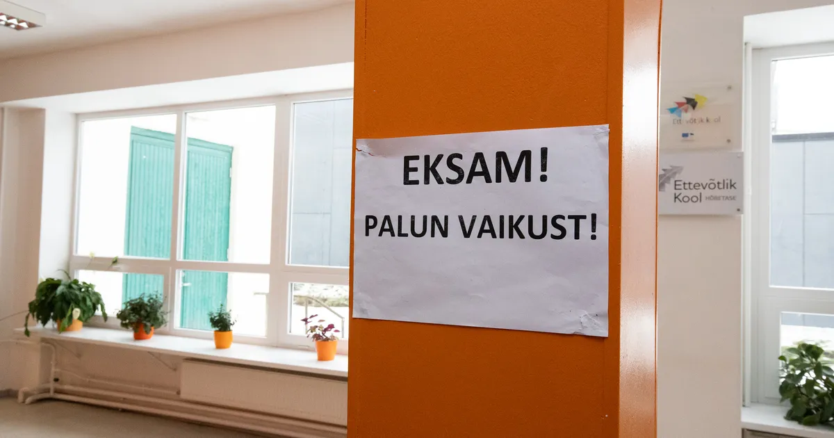 VIDEO ⟩ Aastaid õpilasi eksamil aidanud Villu Kopli: eks ikka natuke olen näpuga näidanud, kui lapsel on näha, et ta ei saa hinnet kätte