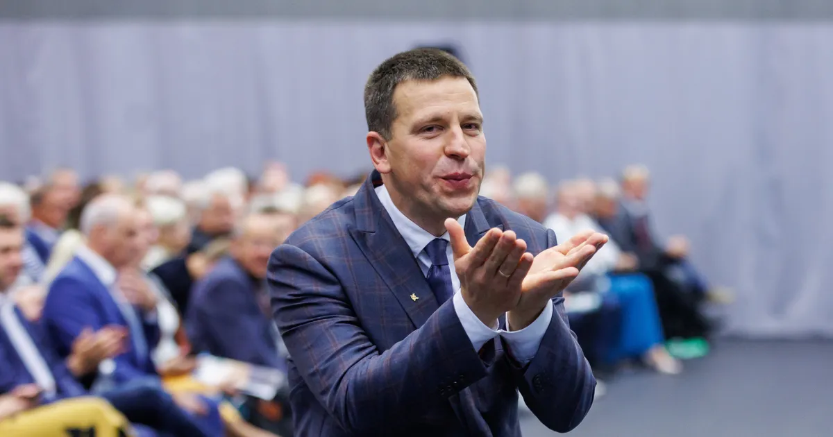 NUNNU KLÕPS ⟩ «Lumistel talvedel käin mitu korda nädalas!» Europarlamendi saadik Jüri Ratas käis -25 kraadiga suusatamas