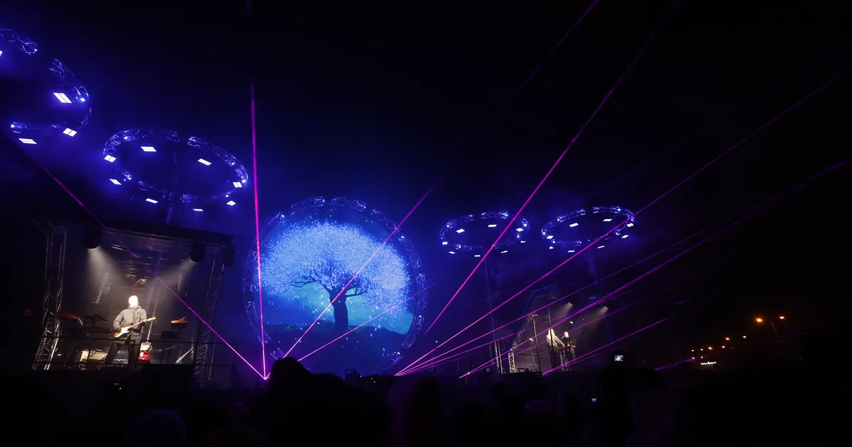 GALERII JA VIDEO ⟩ Vabaduse väljakul võeti uus aasta vastu suurejoonelise kontsert-etendusega