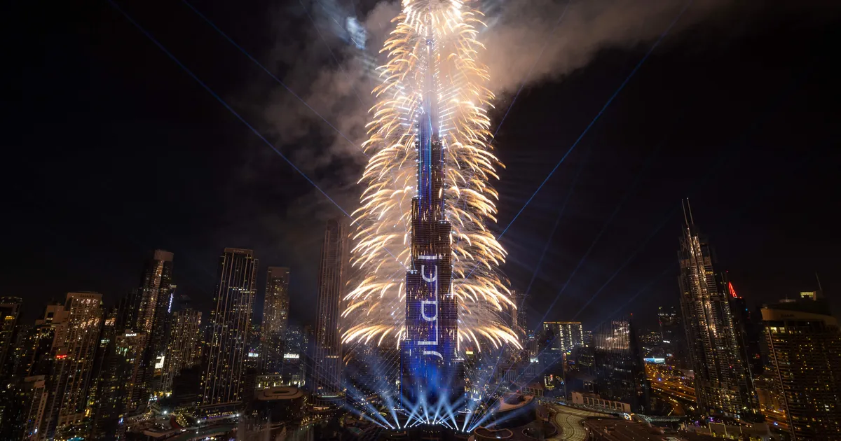 VIDEO ⟩ Kümneid miljoneid vaatamisi! Dubai kõrghoone valgus- ja tulesõu lõi kogu maailma pahviks