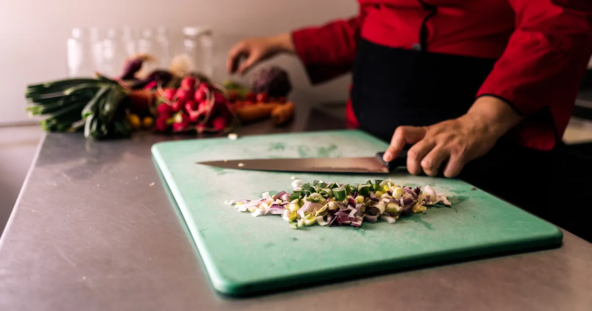 EKSPERT KINNITAB ⟩ Selle märgi ilmnedes tuleks lõikelaud ära visata