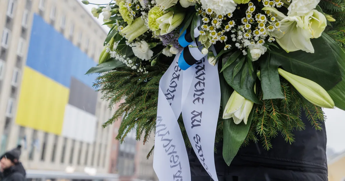 Vabadussõjas langenuid mälestatakse vaikuseminuti ja lipu heiskamisega