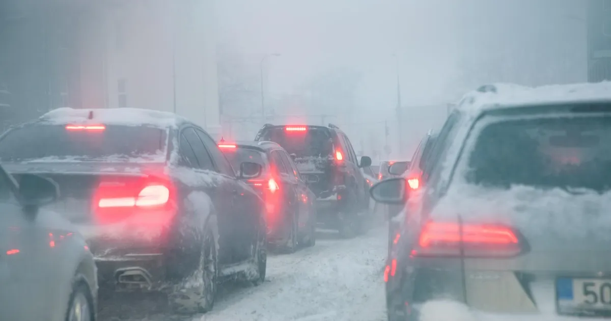 Ilmahoiatus: Saabuv lumemöll muudab liiklusolud keeruliseks, sõidud tasub võimalusel homsele lükata