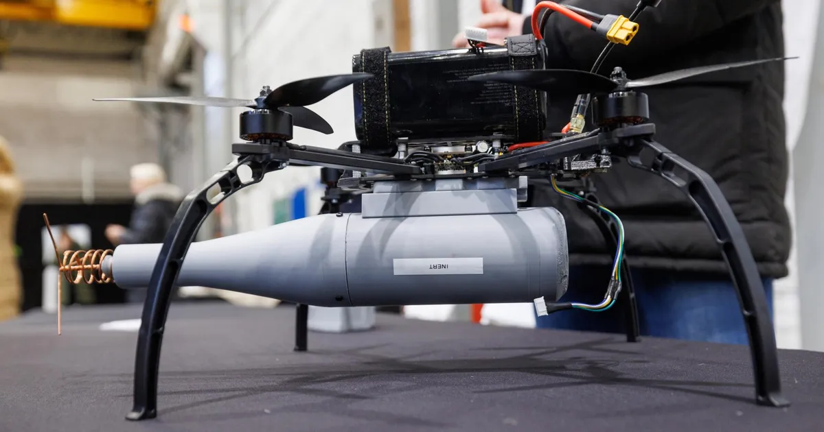 LUUBI ALL ⟩ Üheksa pilti Eesti kaitsetööstusest: miinid, raketid, piiritusedroon ja metsa tiheduse mõõtja