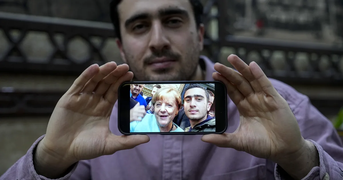 Selfi Angela Merkeliga keeras Süüria sõjapõgeniku elu pea peale