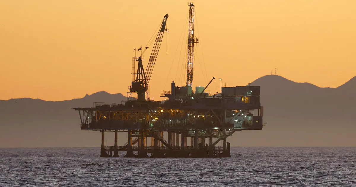 Biden keelas nafta- ja gaasipuurimise laiendamise USA rannikuvetes