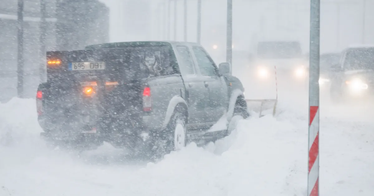 TORMIBLOGI ⟩ Eestisse jõudnud lumetorm häirib liiklust ja põhjustab elektrikatkestusi