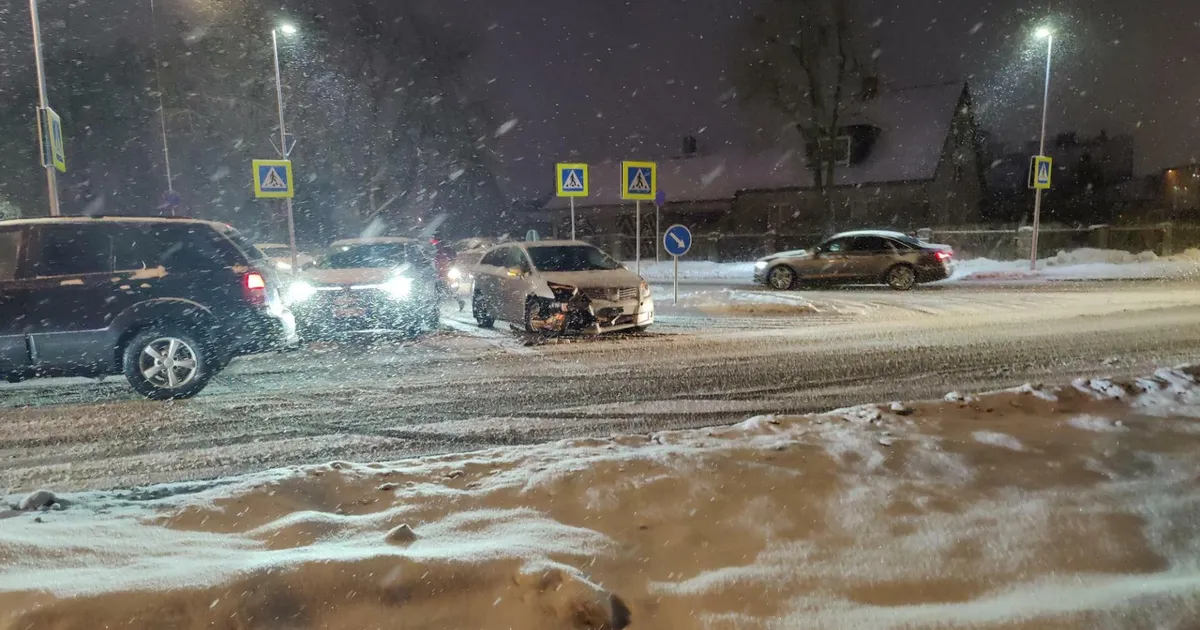 Lumistes oludes on sõidukijuhid põhjustanud mitu kokkupõrget