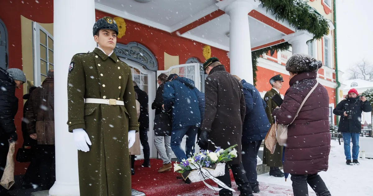 VIDEO ⟩ «Ta oli väärikas Eesti mees, kes pidas vastu ka keerulised ajad» – Kadriorus mälestati rahva- ja riigimees Arnold Rüütlit