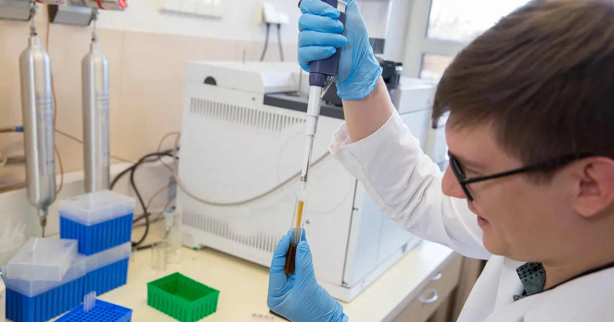 Eestlaste teadusprojekt aitab puidujääkidest toota ravimeid ja bioplasti