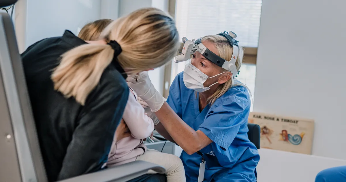 Laste kõrvavalu saab sageli leevendada koduste vahenditega