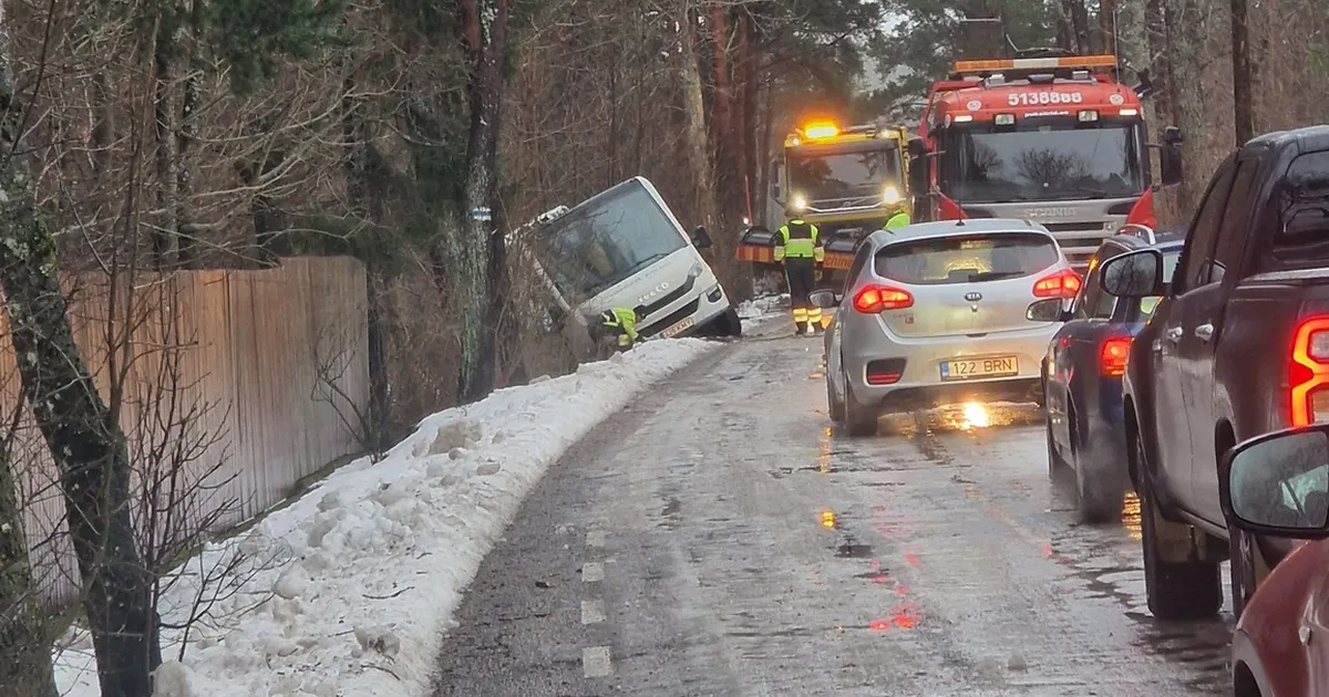 Harjumaal sõitis koolibuss kraavi