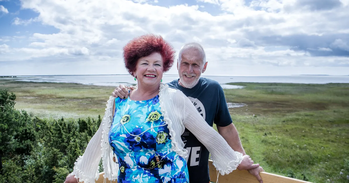 ÕNNELIK ÕNNETUS ⟩ «Turvapadjad ei avanenud, aga auto sai suuri kahjustusi!» Laulja Merle Lilje abikaasa sattus tuisusel õhtul kokku põdraga