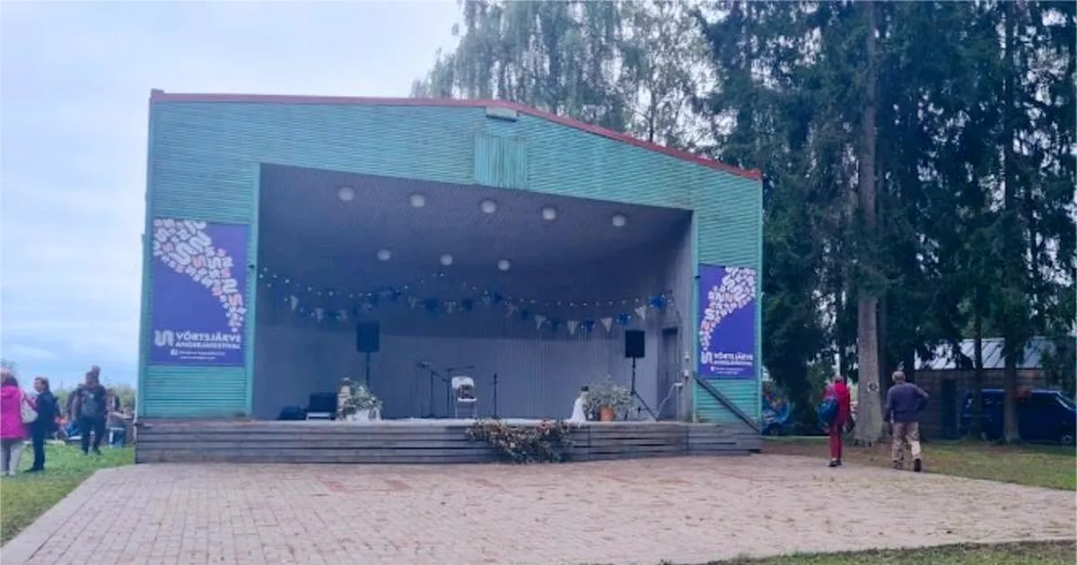 LUGEJA KÜSIMUS ⟩ Viljandi vallas Ulge puhkealal asuvast laululavast saab hoopiski paadikuur?