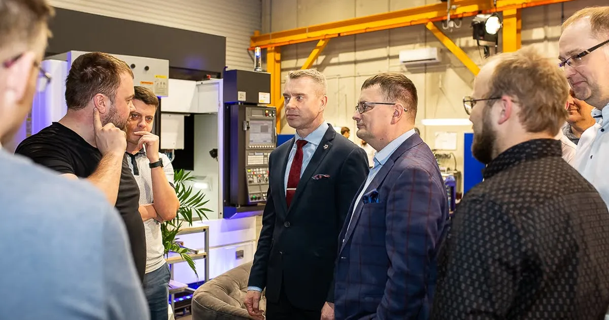 FOTOD ⟩ Aquaphori uus tehas Jüris: debatt tõi esile kohaliku tööstuse suurimad väljakutsed