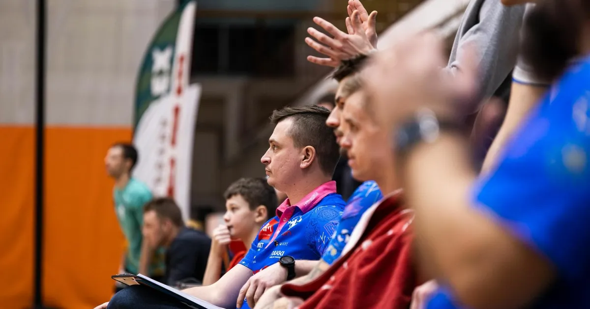 GALERII ⟩ Pärnu võrkpalliklubi uuel abitreeneril on sõbralt palju õppida: Vassiljev on Baltikumi parim treener, muud pole mõtet leierdadagi