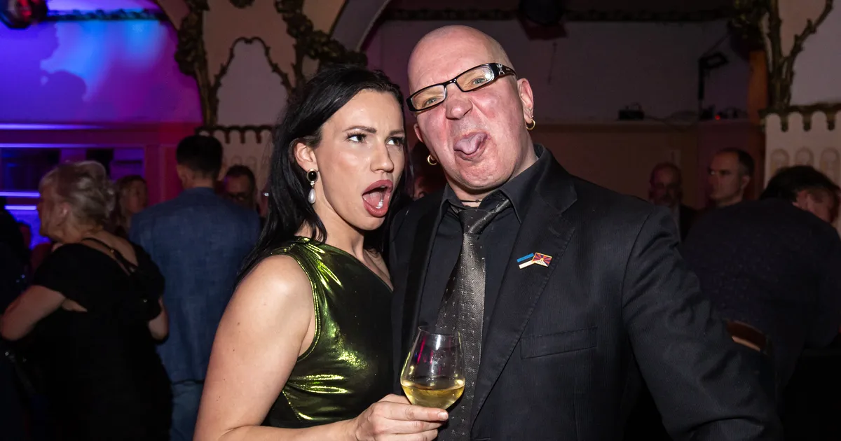 PILTUUDIS ⟩ «Lausa ehmatav, kui tore ta on...» Tšellist Silvia Ilves ja Juku-Kalle Raid matsid sõjakirve