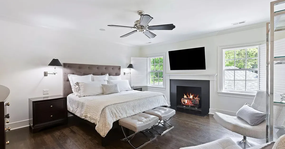 PIILU SISSE ⟩ Viie magamistoaga luksusmaja filmist «Üksinda kodus» leidis jõuka ostja