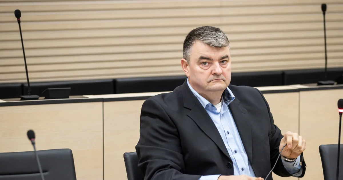 «HÜPPAS KAPOTILE JA TAGUS JALGADEGA ESIKLAASI!» ⟩ Tallinna ringtee ummikus läks kahe juhi vahel madinaks, asja arutatakse kohtupingis