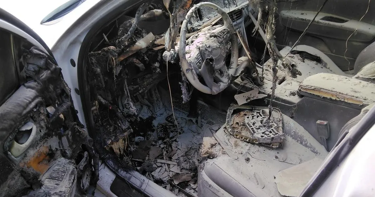 Pärnu tuiksoone ääres põles öösel sõiduauto, politsei kahtlustab süütamist