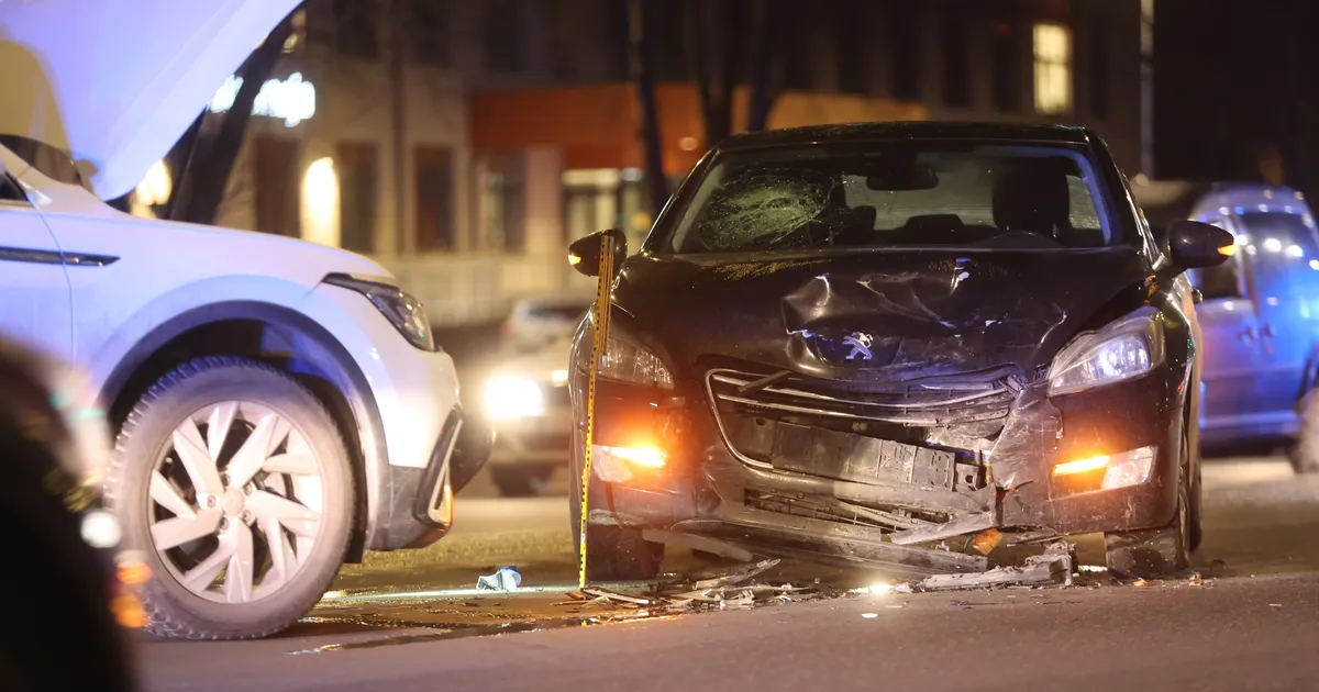 FOTOD JA VIDEO ⟩ Sõle tänaval põrkasid kaks autot kokku