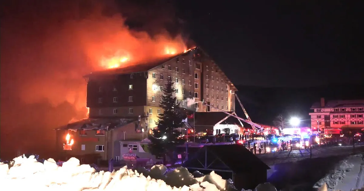 VIDEO ⟩ Türgi suusakuurordis hukkus hotellipõlengus vähemalt 10, sai viga 32 inimest