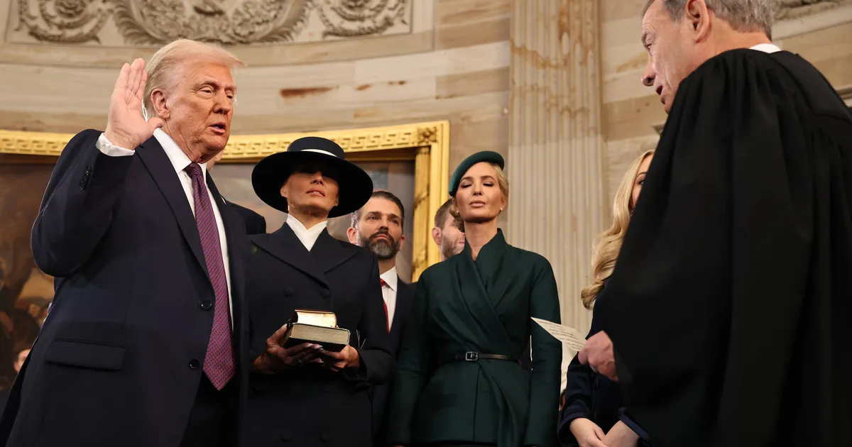 TA EI OLE AINUS ⟩ USA 47. president Donald Trump jättis vande andmise ajal selle tegemata