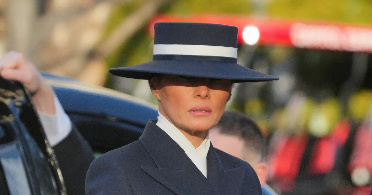 DISAINERID ASUSID KAITSELE ⟩ USA esileedi Melania Trumpi välimus: kas spagetivestern või Mary Poppins?