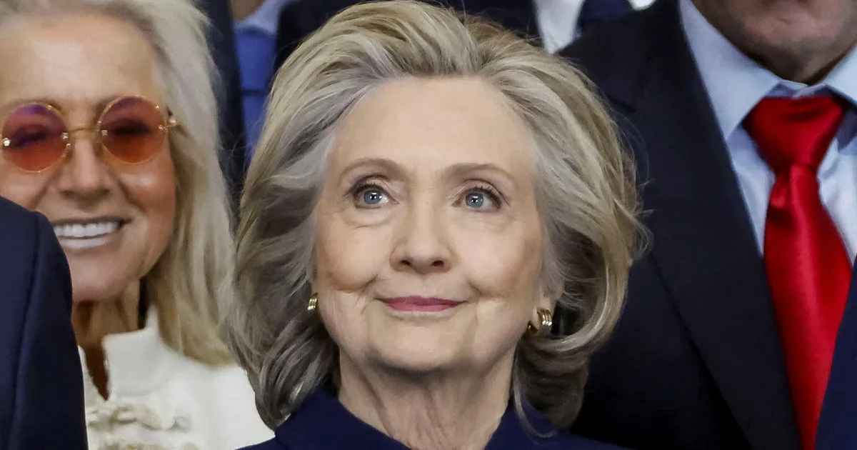 VIDEO ⟩ Hillary Clinton puhkes Trumpi väljaütlemise peale naerma