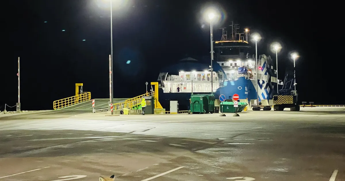 ARMAS KLÕPS ⟩ Vaata, kes Saaremaa sadamas seekord rahvast üllatamas käis