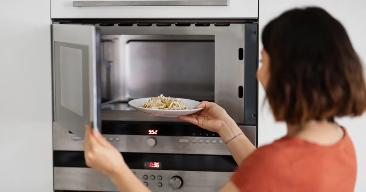 UNUSTA MIKROUUN ⟩ Uuenduslik plaat viib sügavkülmutatud toidu sulatamise täiesti uuele tasemele