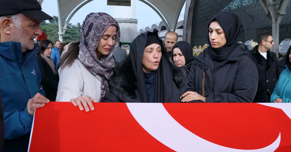 Türgi suusakuurordi hotellipõlengus ellujäänuid kummitab vaatepilt akendel appi karjunud lastest