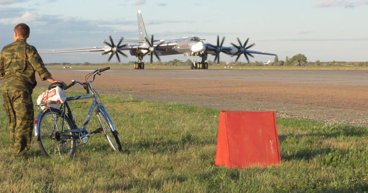 AK ⟩ Ukrainat terroriseerivate Vene pommitajate baasis – 16 aastat tagasi