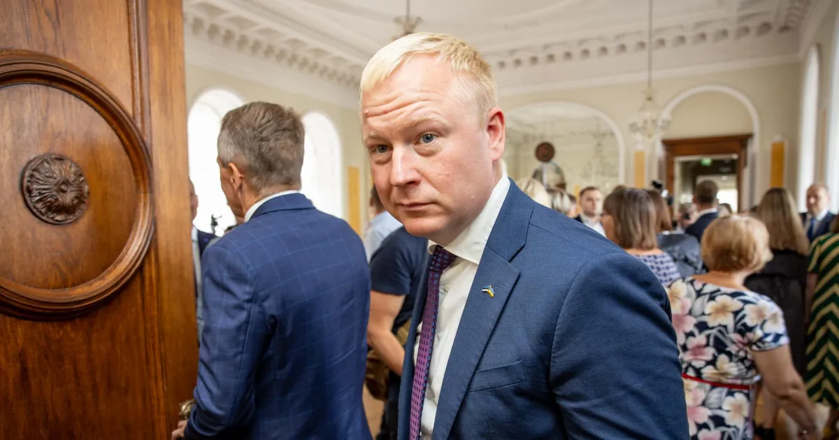 Mart Võrklaeva ähvardab autoreklaamis osalemise eest maksmine