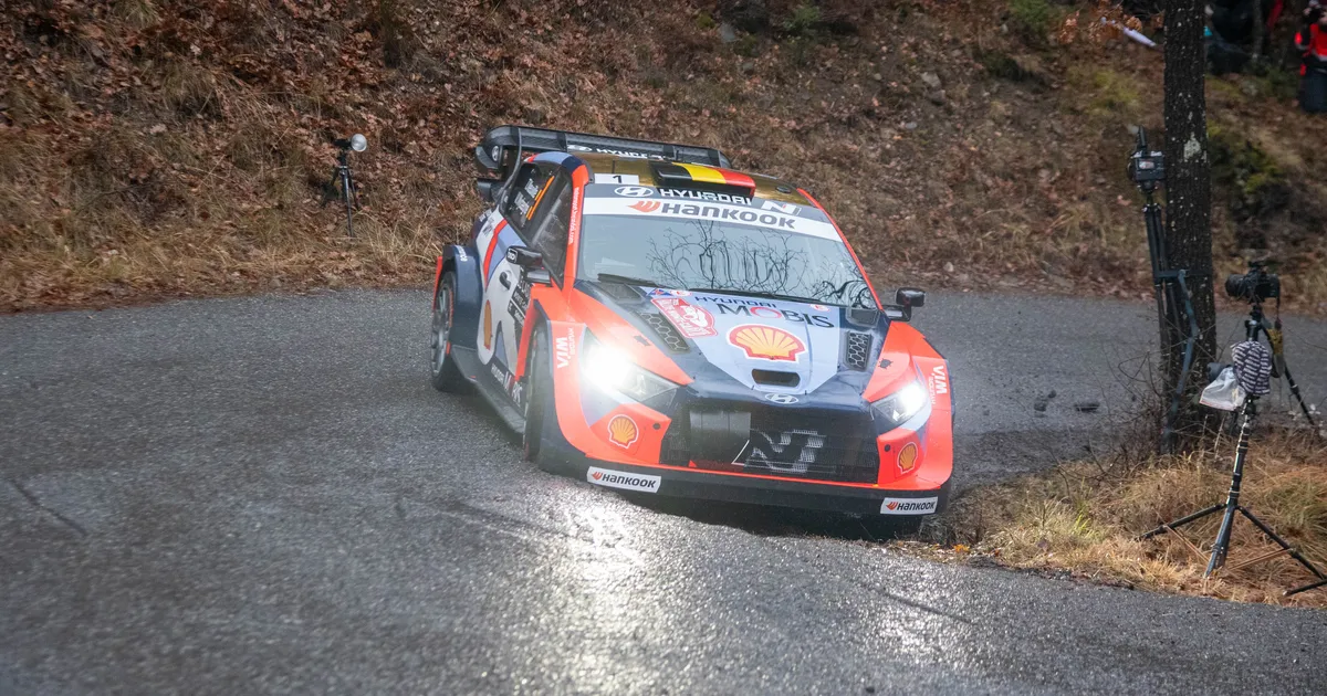 VIDEO ⟩ Thierry Neuville tegi avarii ja langes suurest mängust