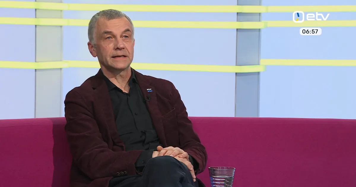 Televisioonis intervjuud andnud keeleameti direktori tagurpidi rinnamärk võeti ühismeedias ette