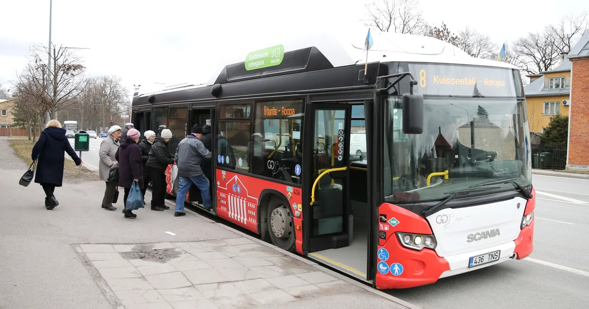 Tartus bussiuste vahele jäänud pensionärist sai alguse terav arutelu: nemad midagi ei näe, lasevad tunde järgi