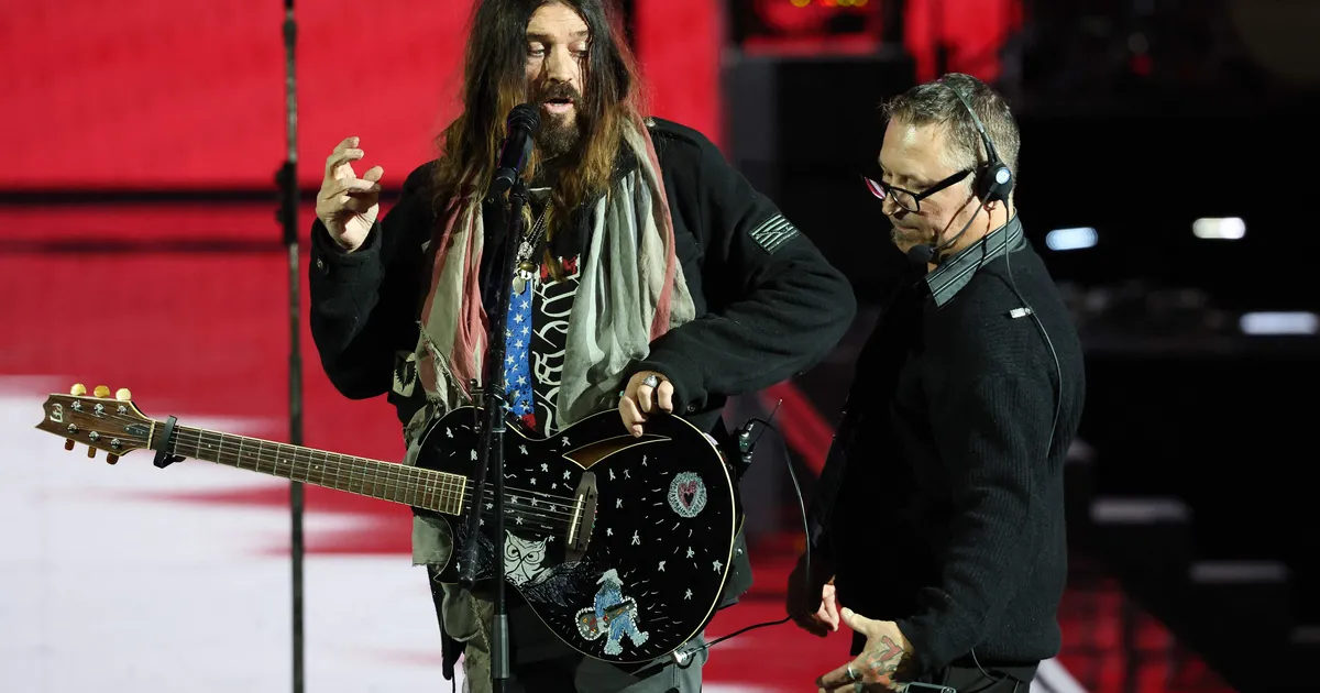 KANTRIMEHE ALLAKÄIK ⟩ Kantrilaulja Billy Ray Cyrus ähvardab oma lapsi kohtuga