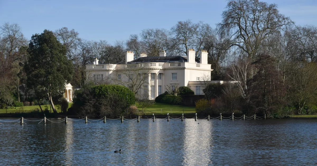 Uskumatu hind! Londoni pargis asuv maja müüdi hullumeelse summa eest