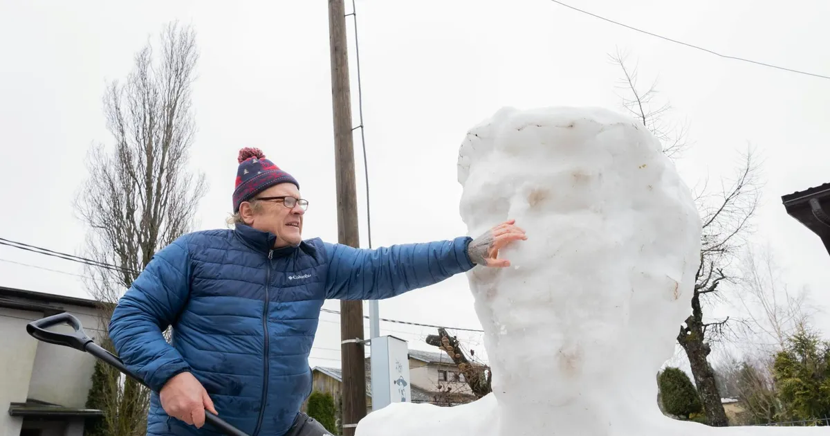 Galeriid ⟩ Pärnus püüab möödujate pilke lumest Donald Trump