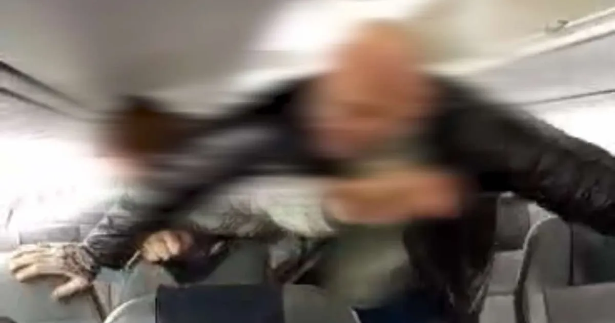 VIDEO ⟩ Helsingi-Tallinna lennukis tekkis viie mehe vahel rüselus, politsei reageeris suurte jõududega