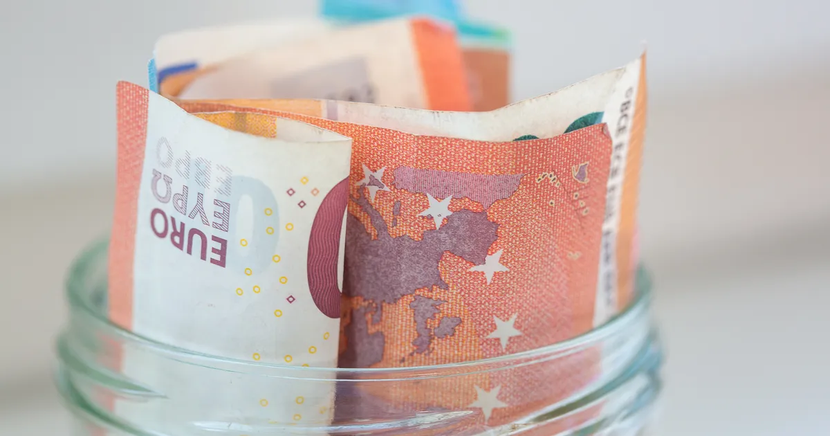 Hullumeelne aastalõpp: raha voolas nii hoiustele kui liisingufirmadele