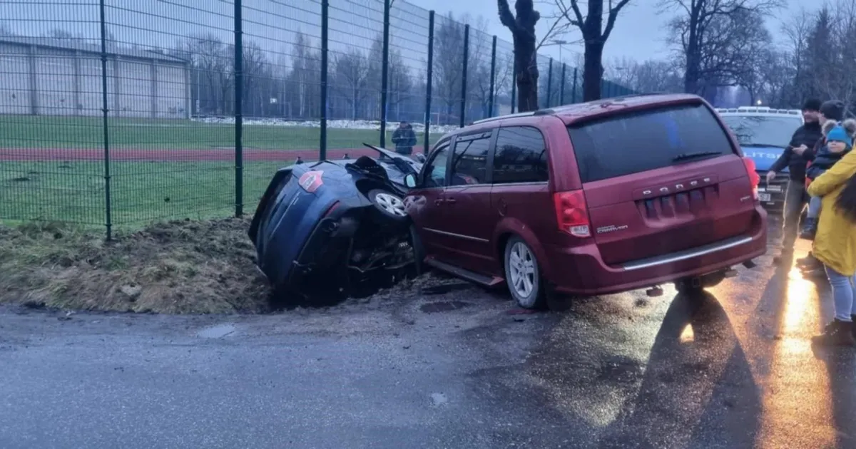 Pildid ⟩ Kahe auto kokkupõrge lõppes süüta poolele hullemini
