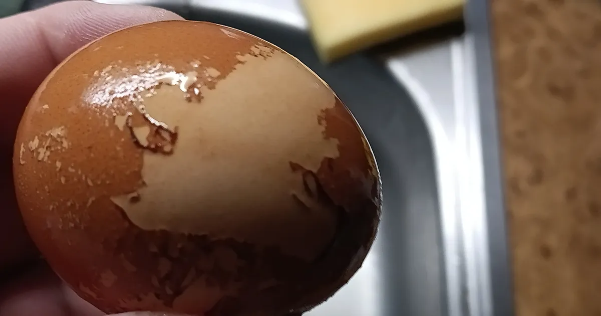 FOTOD ⟩ «Varem nii olnud pole!» Munadelt kooruv värv pani tartlase kukalt kratsima