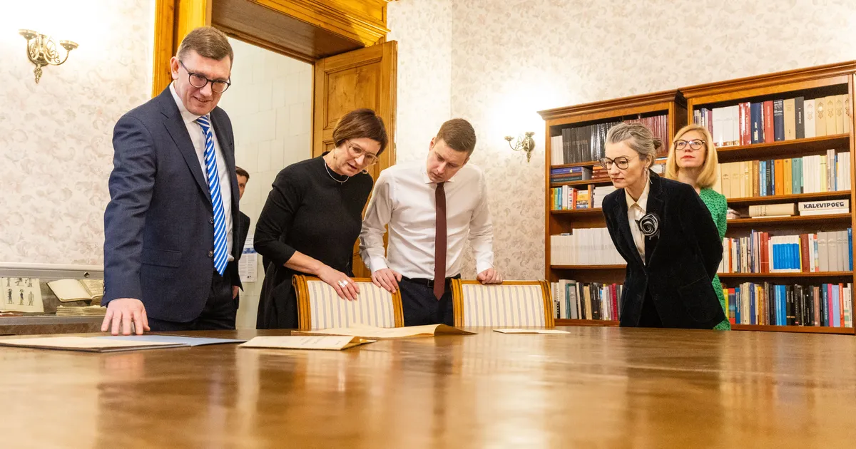 GALERII ⟩ Ministrid pidasid valitsuse istungi Tartus ning tutvusid kirjandusmuuseumiga