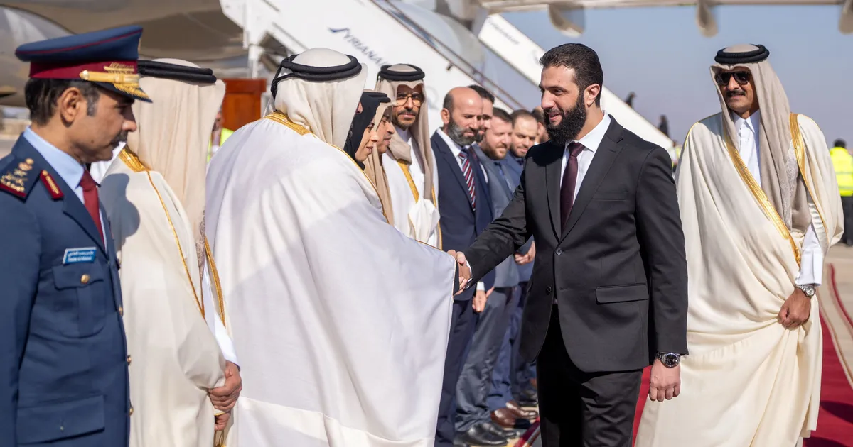 Katari emiir saabus esimese riigipeana Assadi-järgsesse Süüriasse visiidile