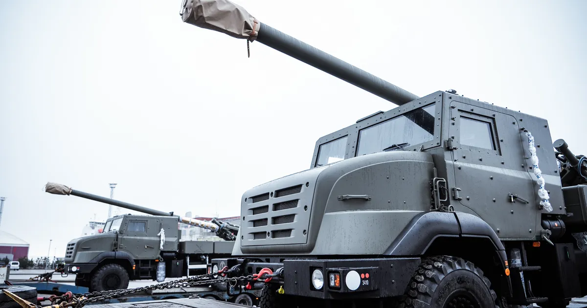 FOTOD ⟩ Kaitsevägi sai kätte esimesed liikursuurtükid CAESAR