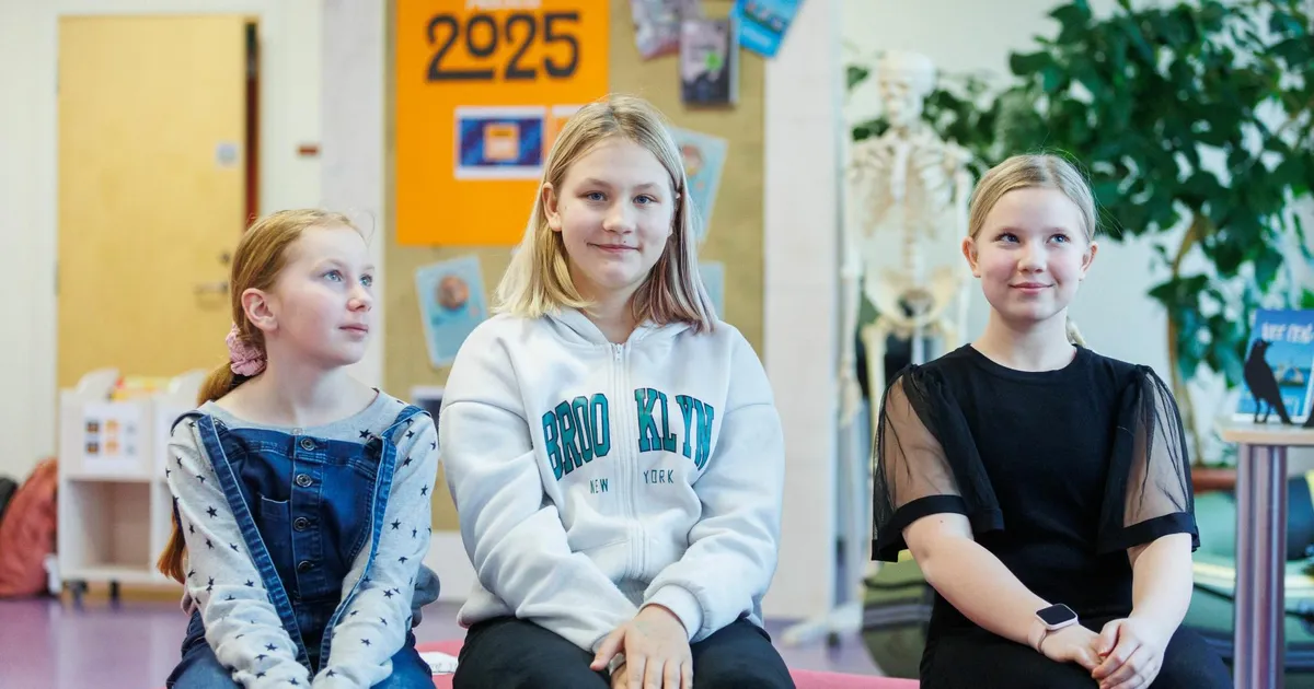 VIDEOLUGU ⟩ «Igaühe jaoks on enda raamat». Võru kooliõpilased alustasid raamatuaastat ettelugemisega